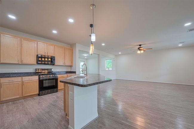 3215 Laurel Bend Ln, House other with 4 bedrooms, 3 bathrooms and 2 parking in Pearland TX | Image 13