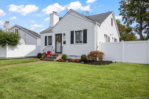 63 Division Ave, Blue Point, NY, 11715-1003 | Card Image