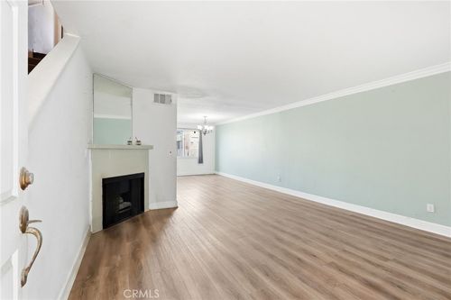 unit-124-7045 Woodley Ave, Van Nuys, CA, 91406-3952 | Card Image