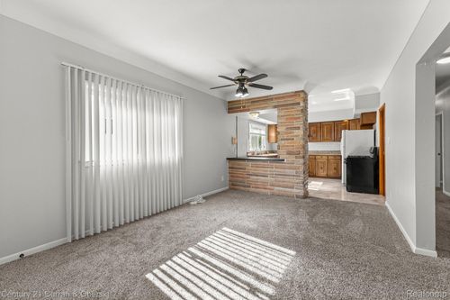 965 Elm St, Wyandotte, MI, 48192-5638 | Card Image