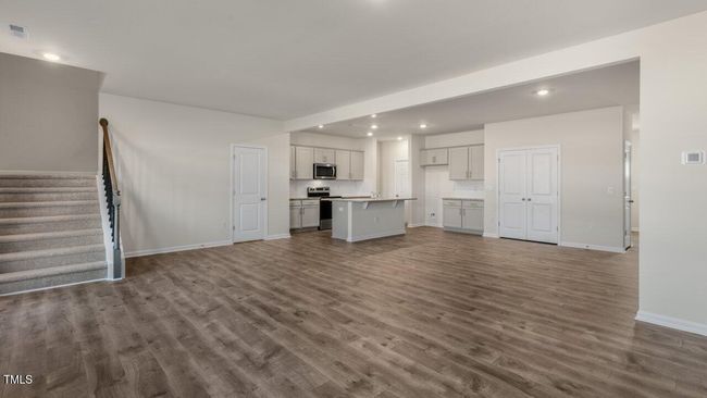 Living and Dining Area | Image 10