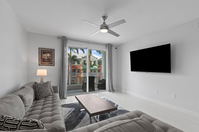 APT-217 - 802 W Windward Way, Condo with 3 bedrooms, 2 bathrooms and null parking in Lantana FL | Image 4