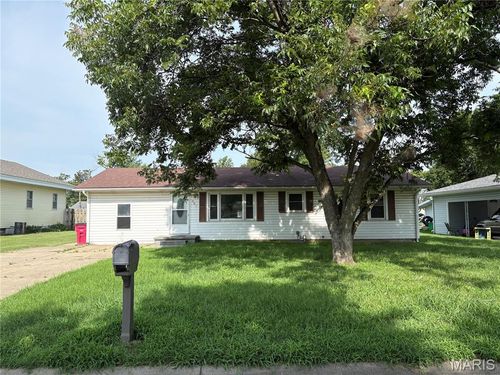 207 Miller St, Sikeston, MO, 63801-3745 | Card Image