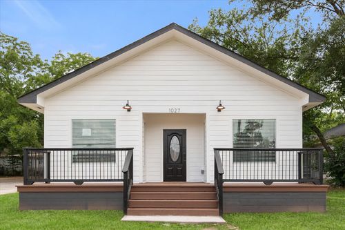 1027 W 2nd Ave, Corsicana, TX, 75110-3765 | Card Image