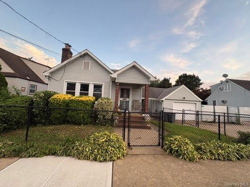 1435 Alpha St, Elmont, NY, 11003-2402 | Card Image