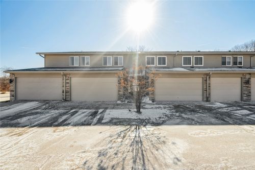 1718 Applewood Pl Ne, Cedar Rapids, IA, 52402-3322 | Card Image