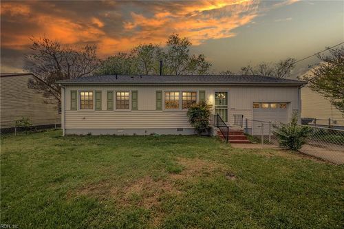 8415 Orcutt Ave, Newport News, VA, 23605-1415 | Card Image