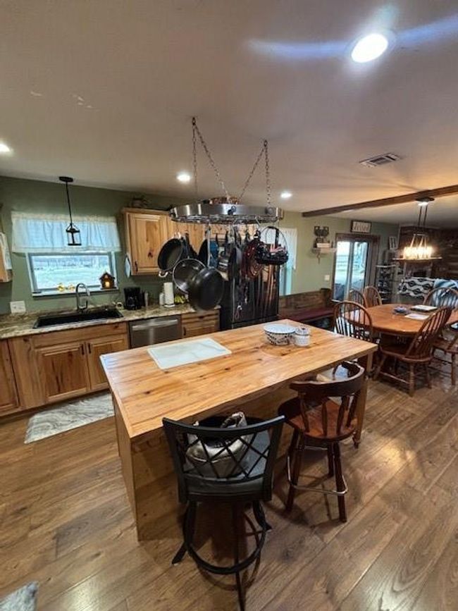 kitchen island | Image 8