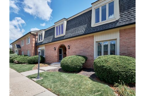 8511 Canterbury Sq W, Indianapolis, IN, 46260-2268 | Card Image