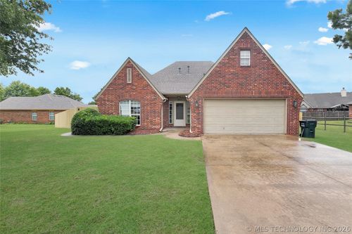 9802 N 102nd Eastavenue, Owasso, OK, 74055 | Card Image