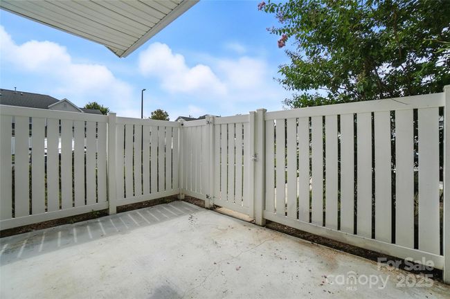Fenced in Patio | Image 34