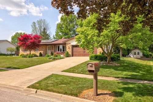 379 Craemer Dr, Frankenmuth, MI, 48734-1418 | Card Image