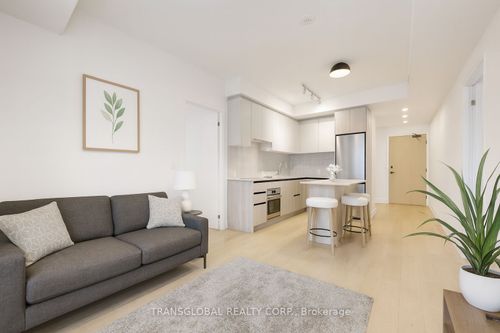 202-7950 Bathurst St, Thornhill, ON, L4J0B8 | Card Image