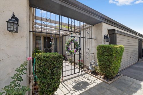 28317 Paseo Grande Dr, Sun City, CA, 92586-3598 | Card Image