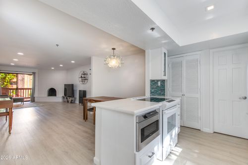 218-3031 N Civic Center Plz, Scottsdale, AZ, 85251-7901 | Card Image