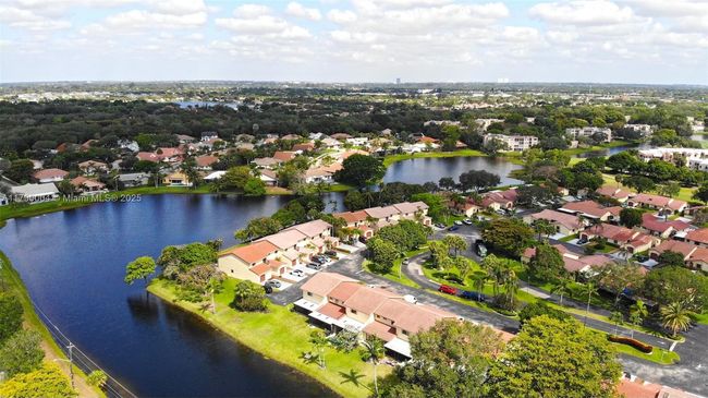 9271 Arborwood Cir, House other with 2 bedrooms, 2 bathrooms and null parking in Davie FL | Image 32