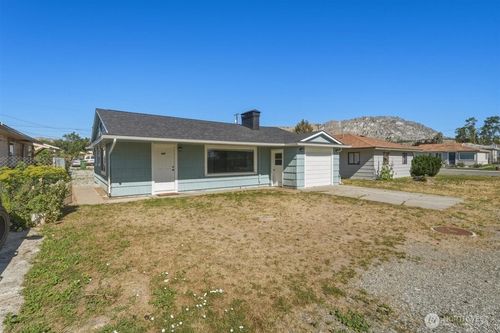 607 1st St, Brewster, WA, 98812-5900 | Card Image