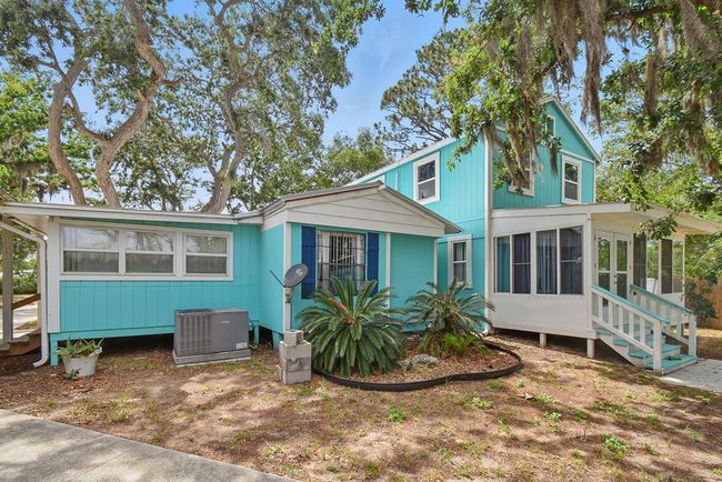 112 8 Th St E, House other with 4 bedrooms, 3 bathrooms and 1 parking in STEINHATCHEE FL | Image 4