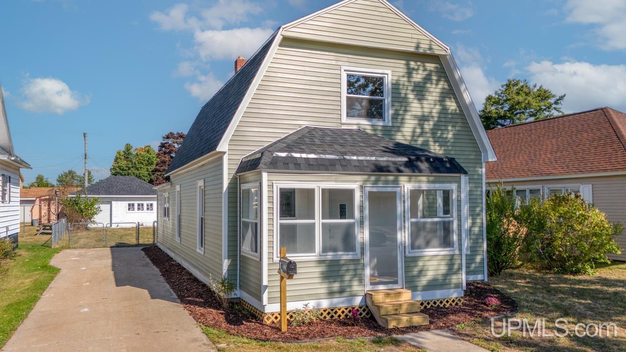 Minnesota Ave, Gladstone, MI 49837