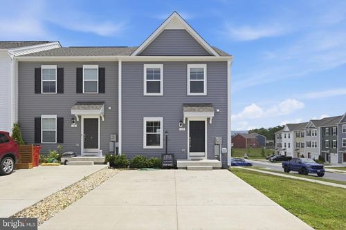 12 Orchard Green Dr, CHARLES TOWN, WV, 25414-2703 | Card Image