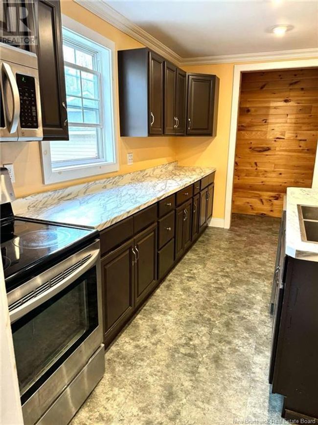 976 Pleasant Dr, House other with 6 bedrooms, 3 bathrooms and null parking in Minto NB | Image 7