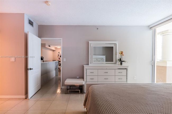 APT-603 - 17555 Atlantic Blvd, Condo with 2 bedrooms, 2 bathrooms and null parking in Sunny Isles Beach FL | Image 35