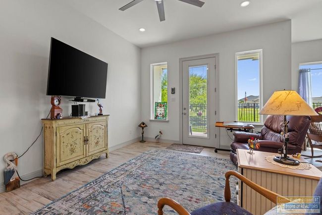 105 Bethpage Dr, House other with 2 bedrooms, 2 bathrooms and 2 parking in Laguna Vista TX | Image 5