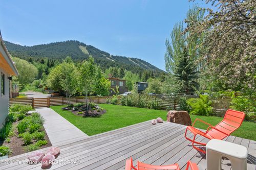 725 Cache Creek Dr, Jackson, WY, 83001-8676 | Card Image