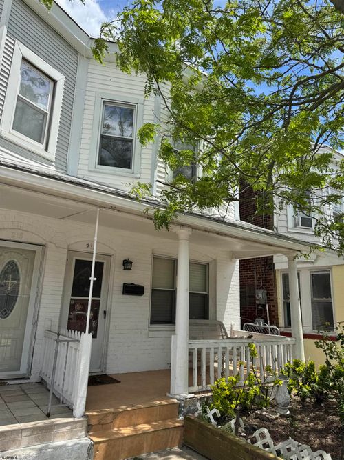 213 Arizona Ave, Atlantic City, NJ, 08401-3918 | Card Image