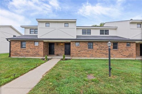1104 Jeff Cir, Paola, KS, 66071-9156 | Card Image