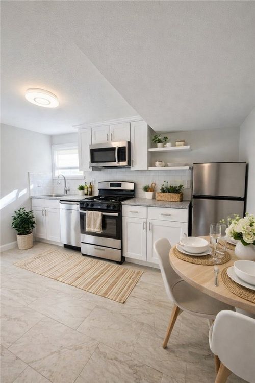 rear-40 Bourne St, Bristol, RI, 02809-2393 | Card Image