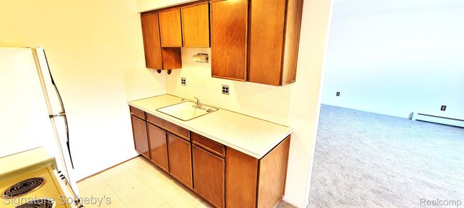 APT-221 - 20870 Wildwood Dr, Condo with 2 bedrooms, 1 bathrooms and null parking in Harper Woods MI | Image 8