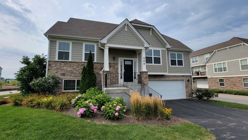 200 Goldenrod Dr, Elgin, IL, 60124-5727 | Card Image