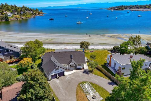 3905B Cadboro Bay Rd, Victoria, BC, V8N4G3 | Card Image