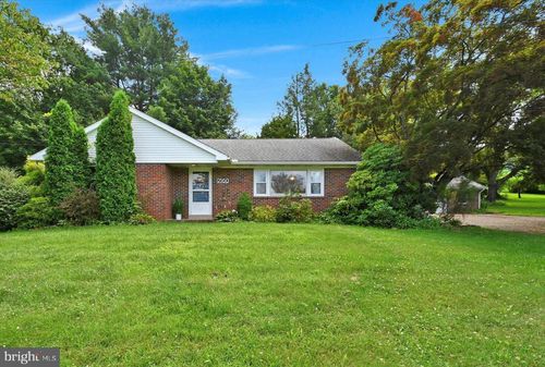 9560 Longswamp Rd, Mertztown, PA, 19539-8805 | Card Image