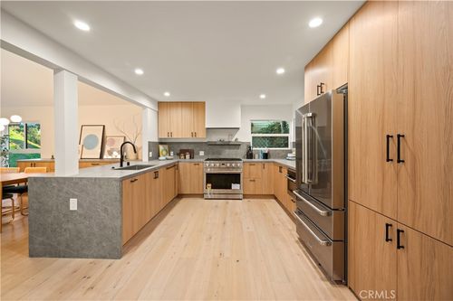 3947 Sumac Dr, Sherman Oaks, CA, 91403-4639 | Card Image