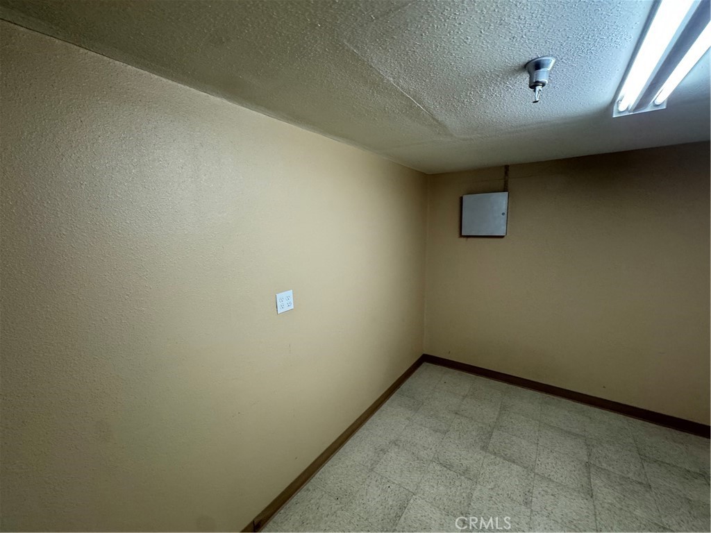 Commercial Lease in Fontana 4