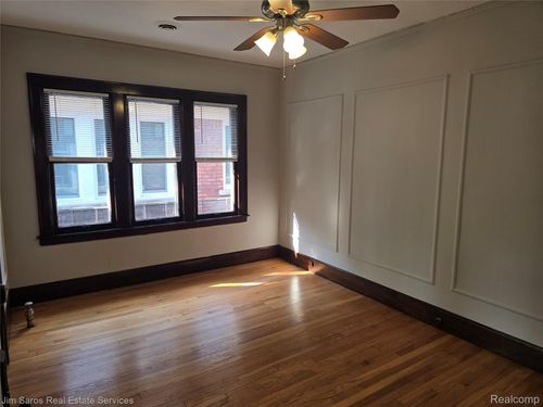 910 Beaconsfield 2n Avenue, Grosse Pointe, MI, 48230 | Card Image