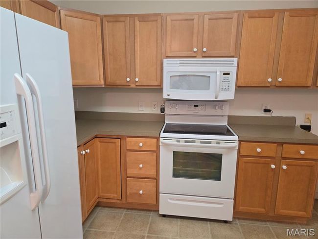 Gently used white appliances | Image 9