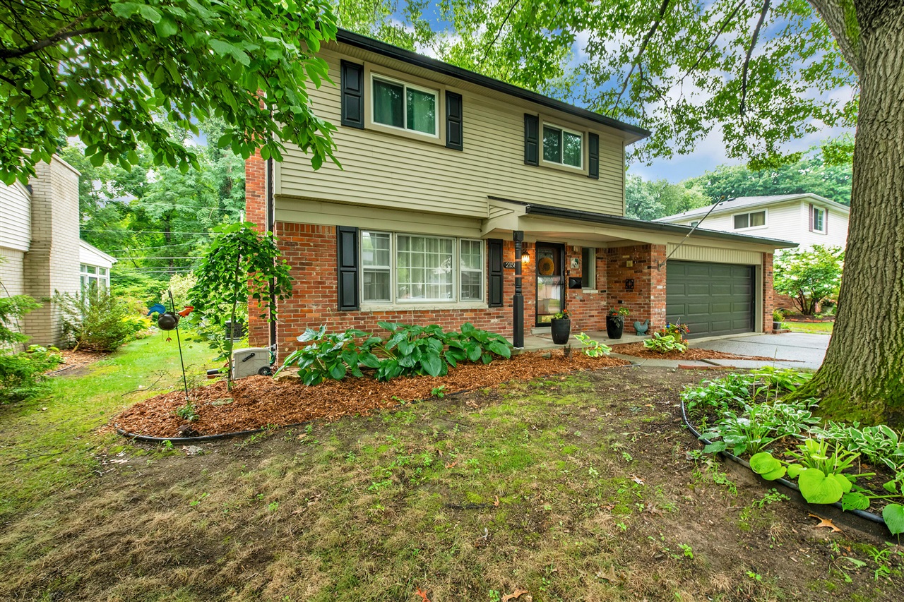 Birchwood St, Farmington, MI 48336