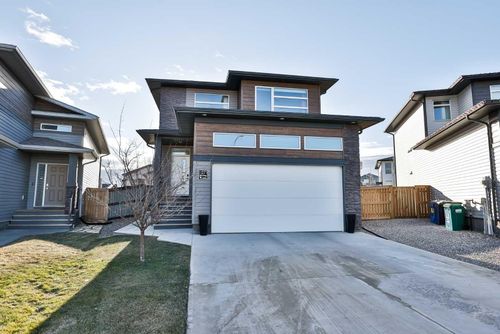 1271 Pacific Cir W, Lethbridge, AB, T1J5V3 | Card Image