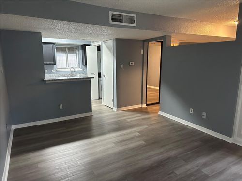 apt-83-10001 Westpark Dr, Houston, TX, 77042-5944 | Card Image