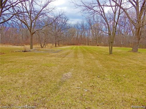 8848 Swan Creek Rd, Newport, MI, 48166-9275 | Card Image