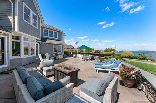 75 N Cliff Dr, Narragansett, RI, 02882-1910 | Card Image
