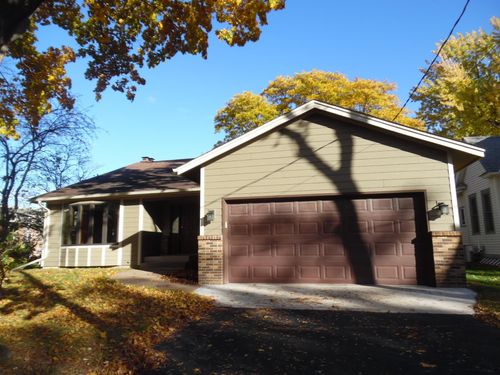 379 3rd St Nw, Forest Lake, MN, 55025-1121 | Card Image