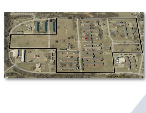 2604 N 4th St, Clinton, IA, 52732-1882 | Card Image