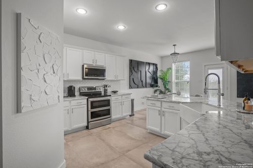 137 Glen Eagles Dr, Cibolo, TX, 78108-3343 | Card Image