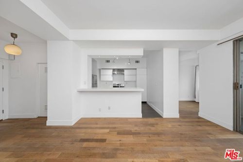 511-7250 Franklin Ave, LOS ANGELES, CA, 90027-4659 | Card Image