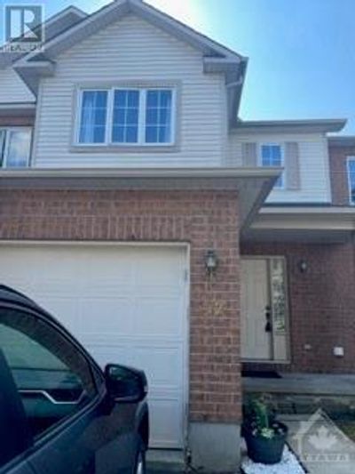 12 Binbury Way, Townhouse with 3 bedrooms, 2 bathrooms and 2 parking in Ottawa ON | Image 1