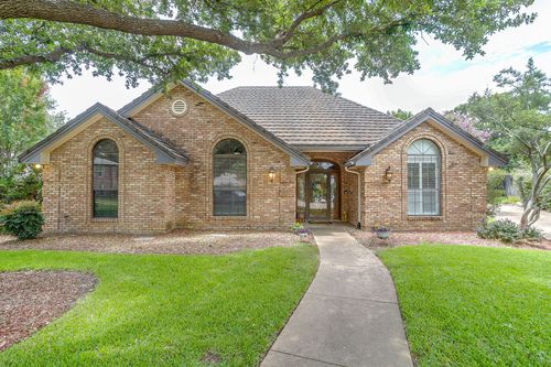 3201 John Court S, Hurst, TX, 76054 | Card Image
